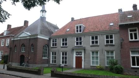Pastorie met hervormde kerk in Hilvarenbeek.